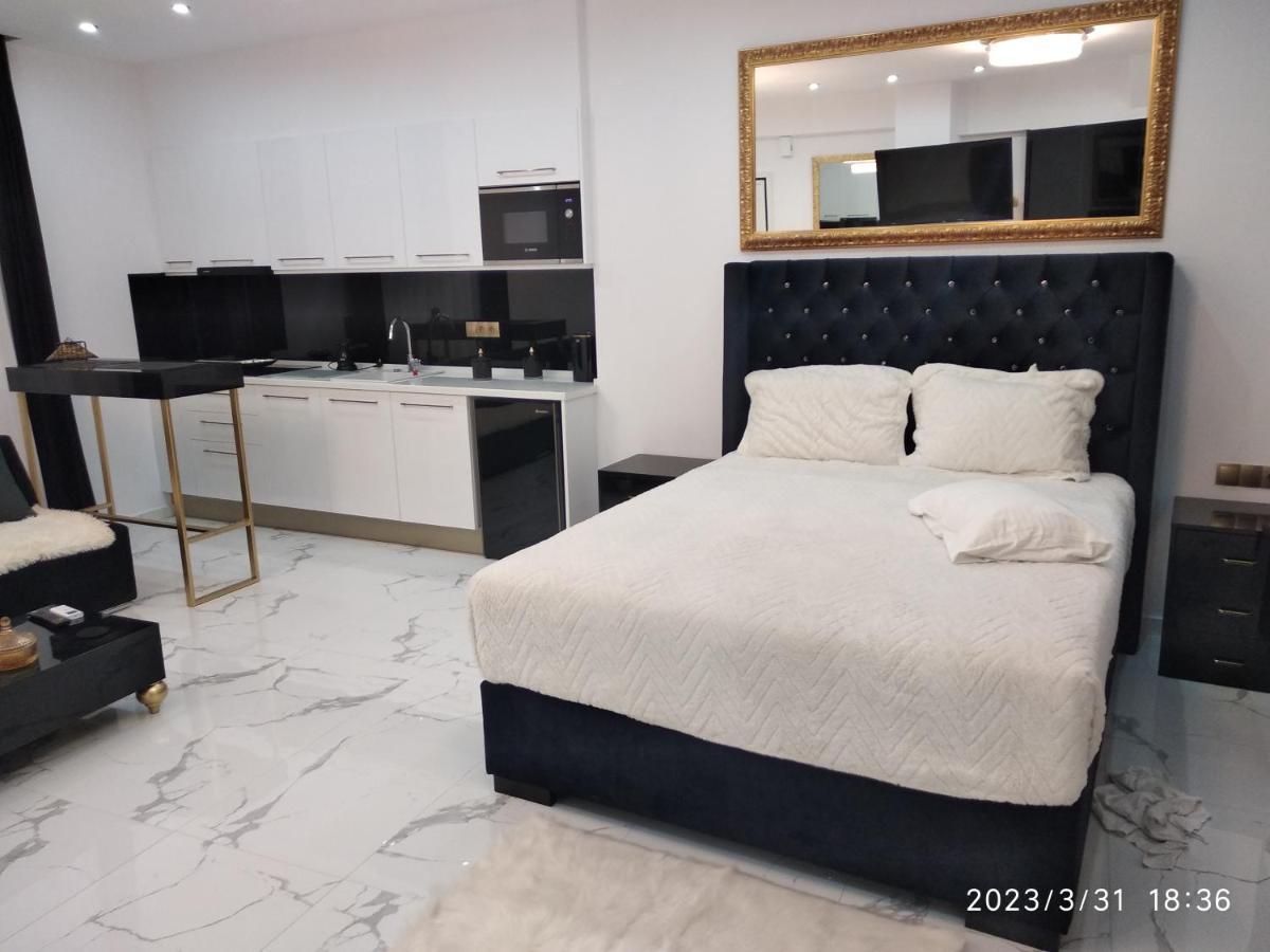Despina'S Palace Apt Downtown Heraklion  Bagian luar foto